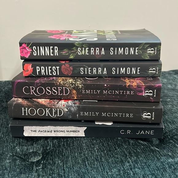 Other - lot of 5 booktok books selling them all together